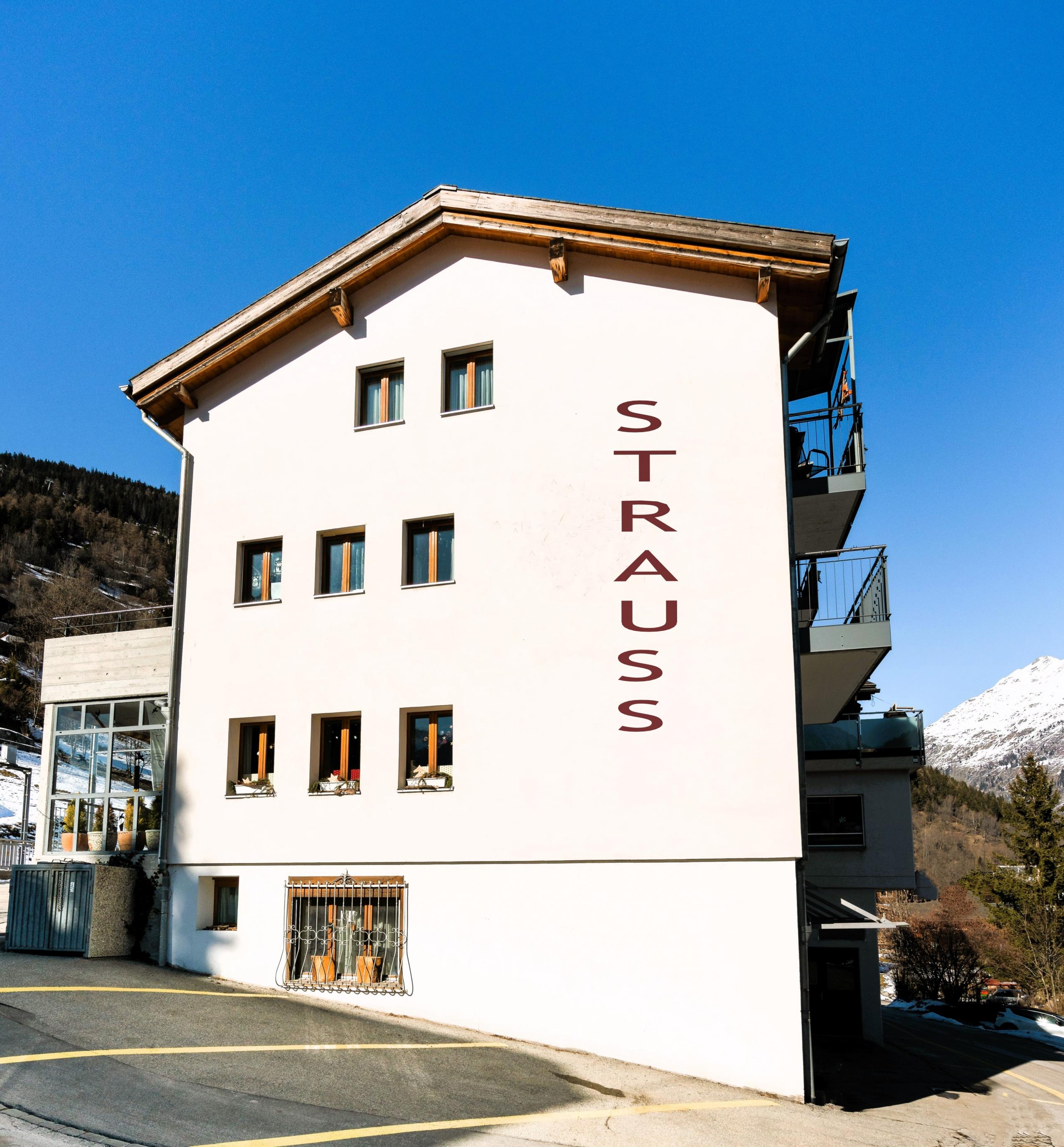 Hotel / Restaurant STRAUSS